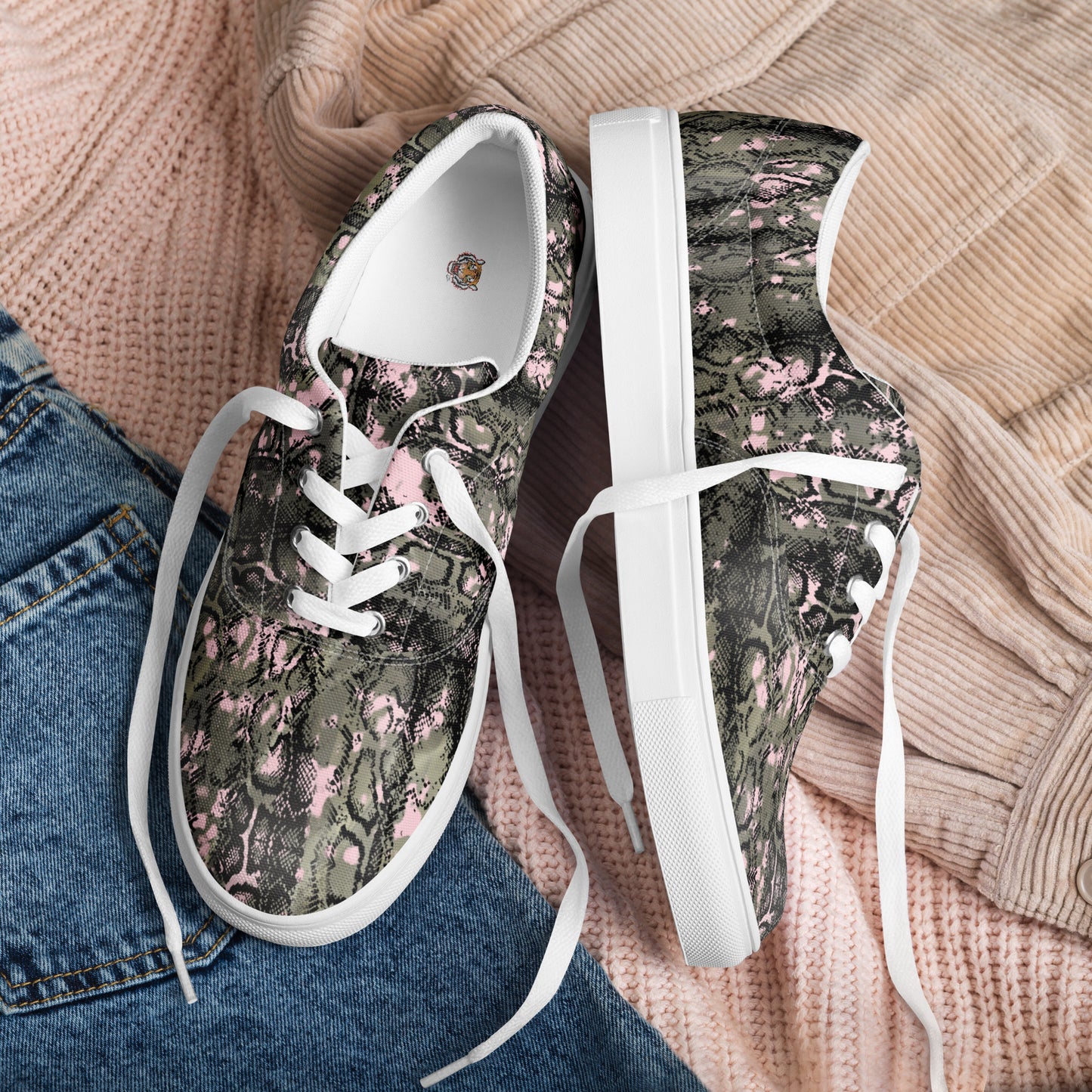Men’s lace-up canvas shoes