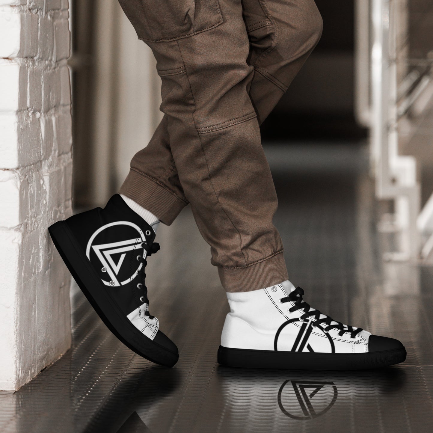 Men’s high top canvas shoes