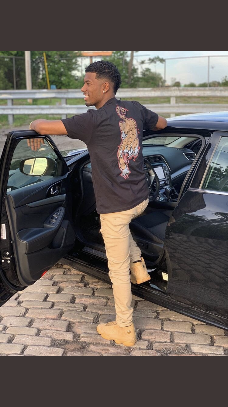 Tiger tee in Black